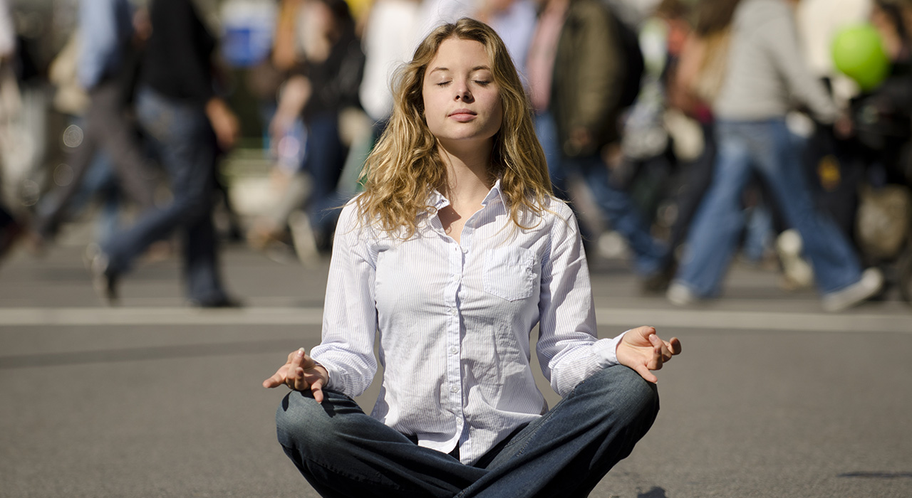 with-today-hectic-lifestyle-how-can-find-time-to-meditate-img woman meditating